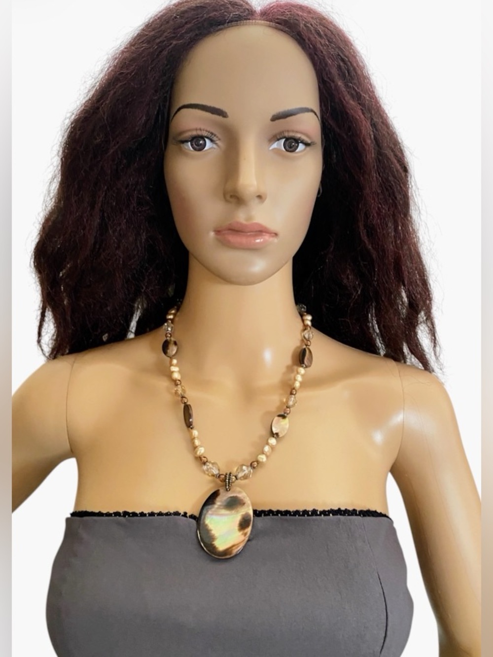 Mother of Pearl/Freshwater Pearls Crystal and glass beaded necklace he